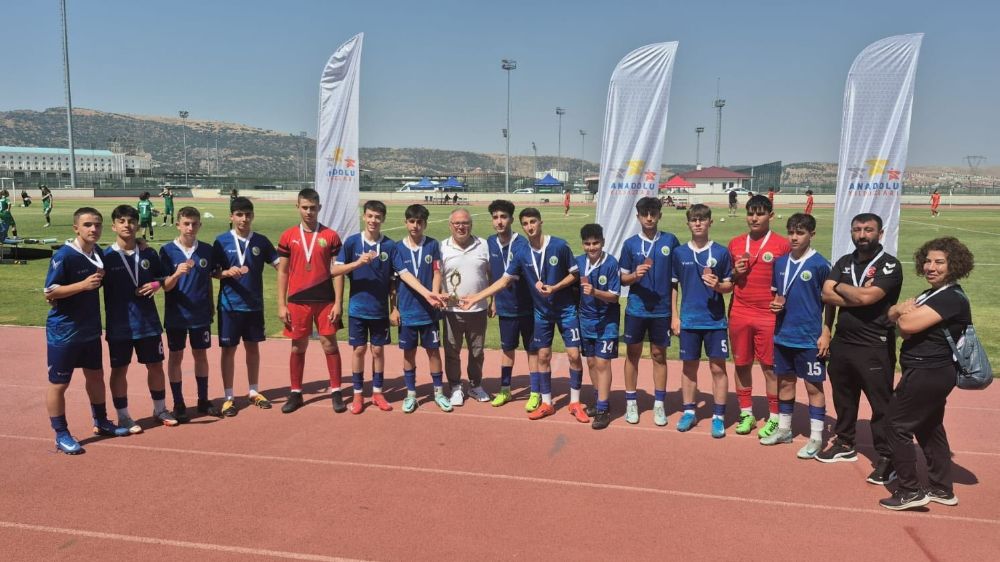 Erzincan Futbol Takımı Anadolu Yıldızlar Ligi'nde Türkiye üçüncüsü oldu