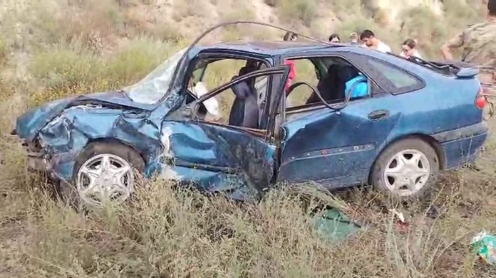  Erzurum-Artvin karayolunda iki araç kafa kafaya çarpıştı: 3 yaralı