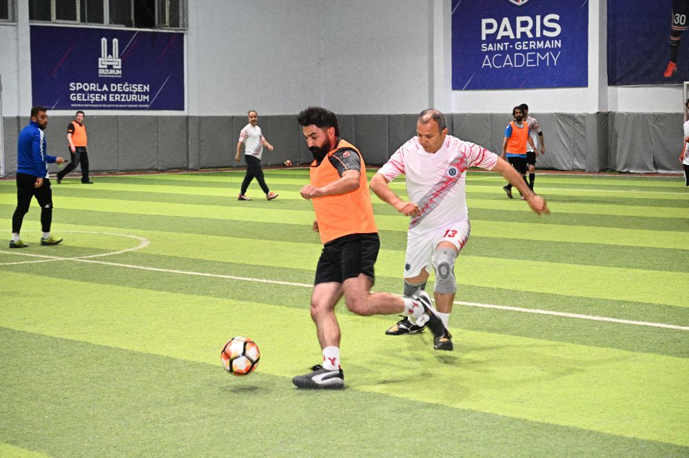 Erzurum protokolü ve medya mensupları "Sağlıklı yaşam için" sahaya çıktı