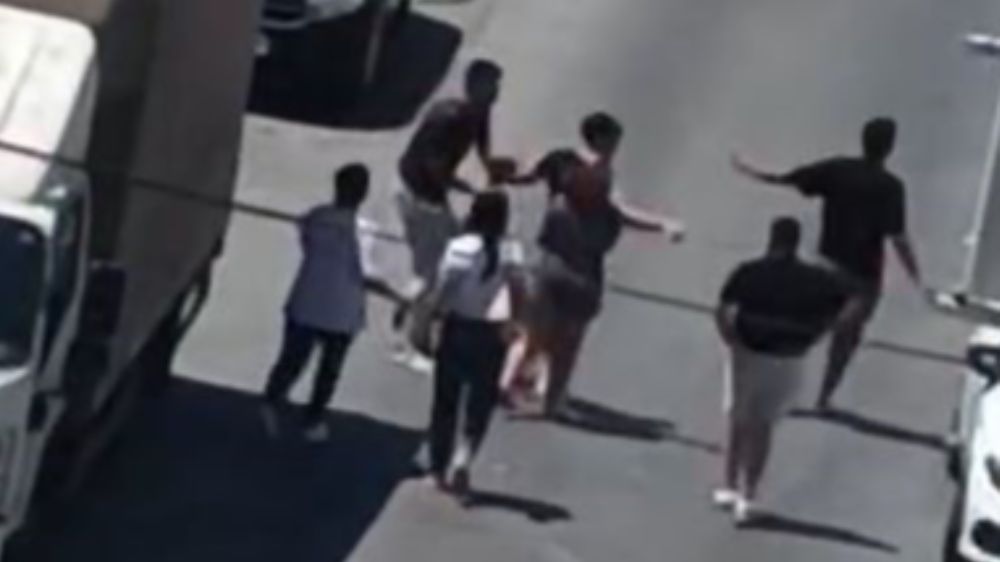 Esenyurt'ta iki ailenin gürültü kavgasında ortalık karıştı