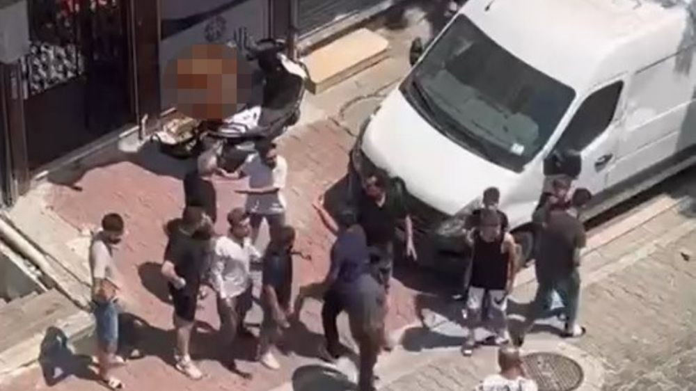 Esenyurt'ta iki komşunun "Evimi dikizliyorsun" tartışması kavgaya dönüştü