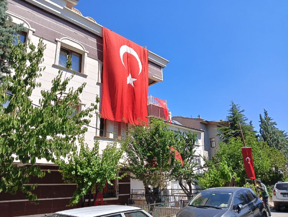 Eskişehir'deki yangında şehit olan Enes Sarıyıldız'ın babası: "Oğlumun hayatı yarım kaldı, kız arkadaşıyla evlenmeyi düşünüyordu"