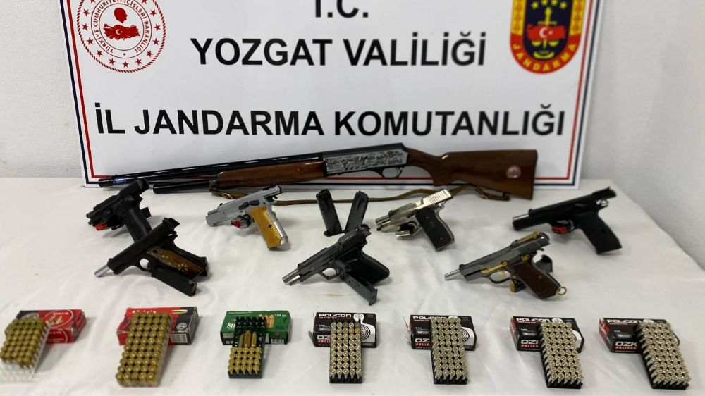 Evin bahçesinden cephanelik çıktı