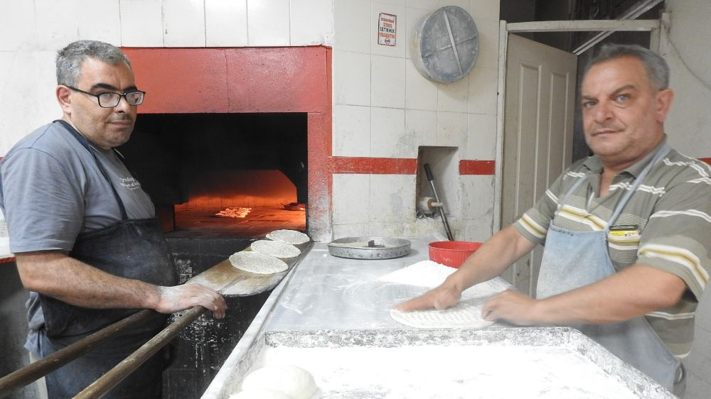 Fırın çalışanlarının sıcak havadaki zorlu mesaisi