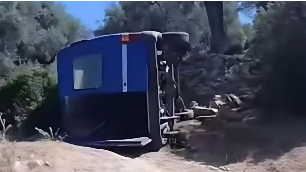  Freni tutmayan minibüs devrildi: 6 yaralı