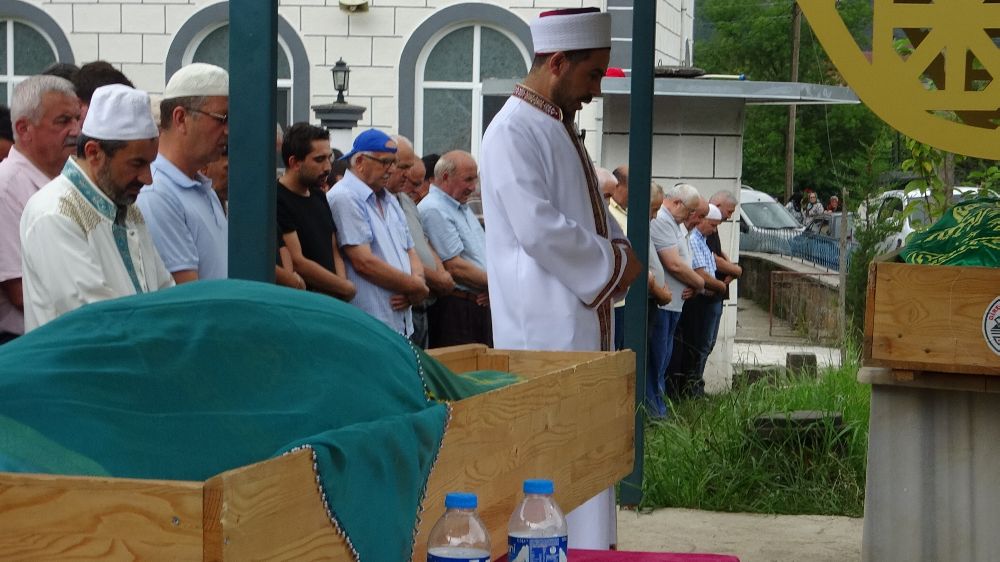 Gazeteci Cem Küçük'ün babası son yolculuğuna uğurlandı