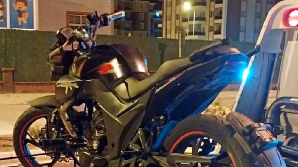 Gece saatlerinde çevreyi rahatsız eden motosiklet trafikten men edildi