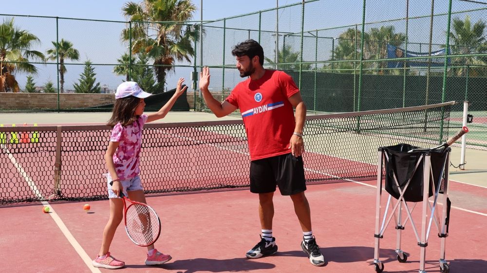 Geleceğin tenisçilerine Başkan Çerçioğlu'ndan tam destek