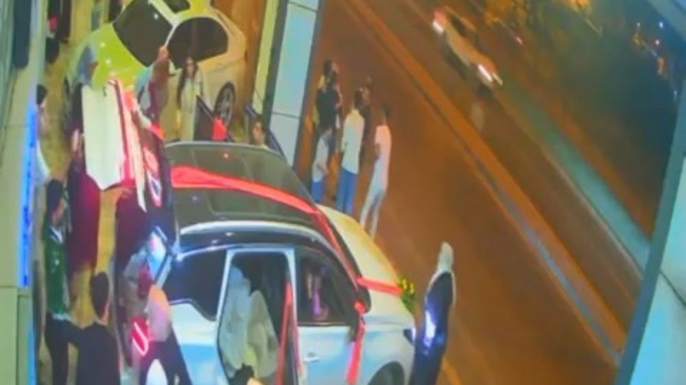 Gelini alan araba damatsız böyle harekete geçti, kazada gelin ölümden döndü