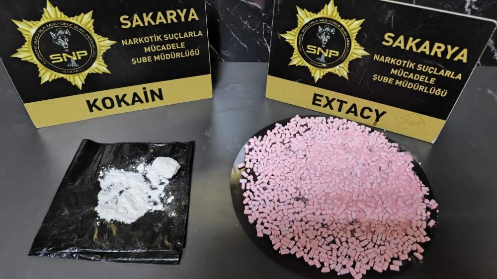 Gişelerde uyuşturucuyla yakalan 2 şüpheliye gözaltı
