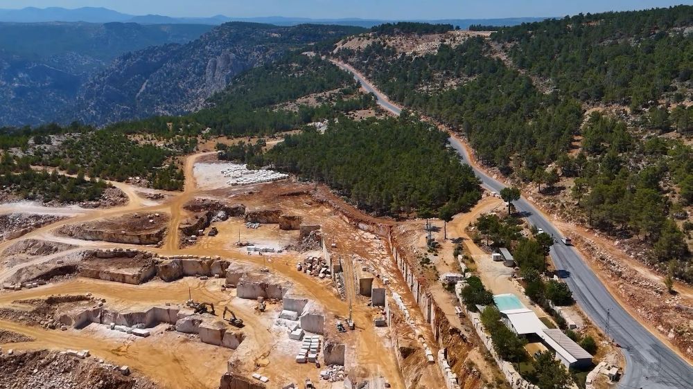  Gülnar'da 30 kilometrelik grup yolu yenileniyor