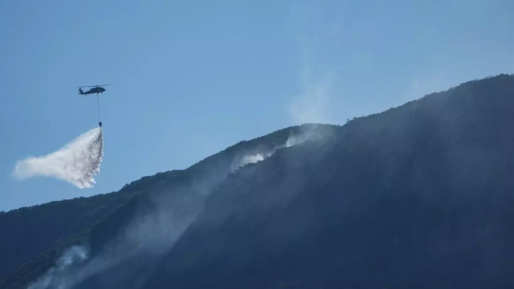 Gün ağardı, İzmir'deki orman yangınına havadan müdahale yeniden başladı