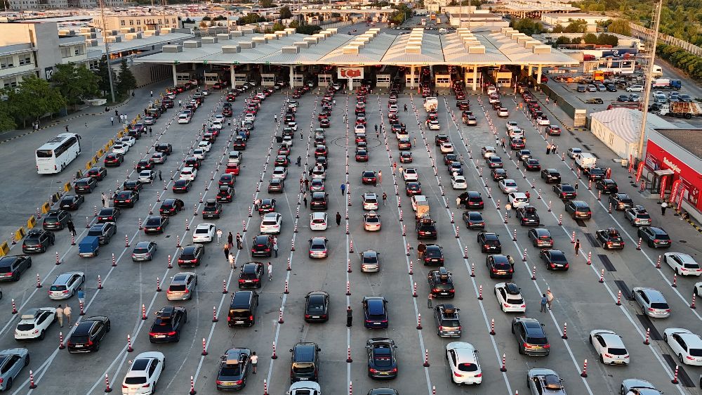Gurbetçilerin binlerce kilometrelik sıla yolculuğu Kapıkule'de son buluyor
