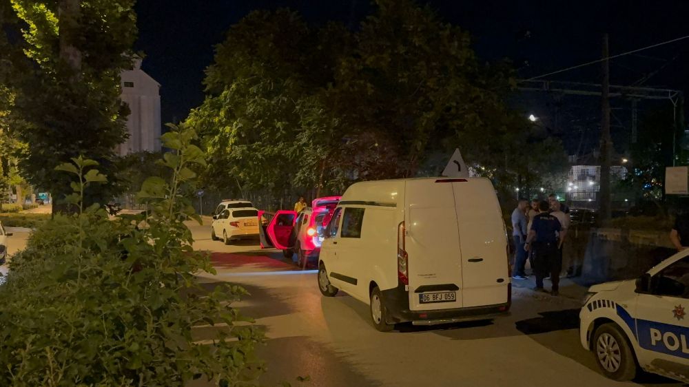 Hakkında 9 yıl hapis cezası bulunan şahıs jandarma aracı içerisinde tabancayla intihar girişiminde bulundu