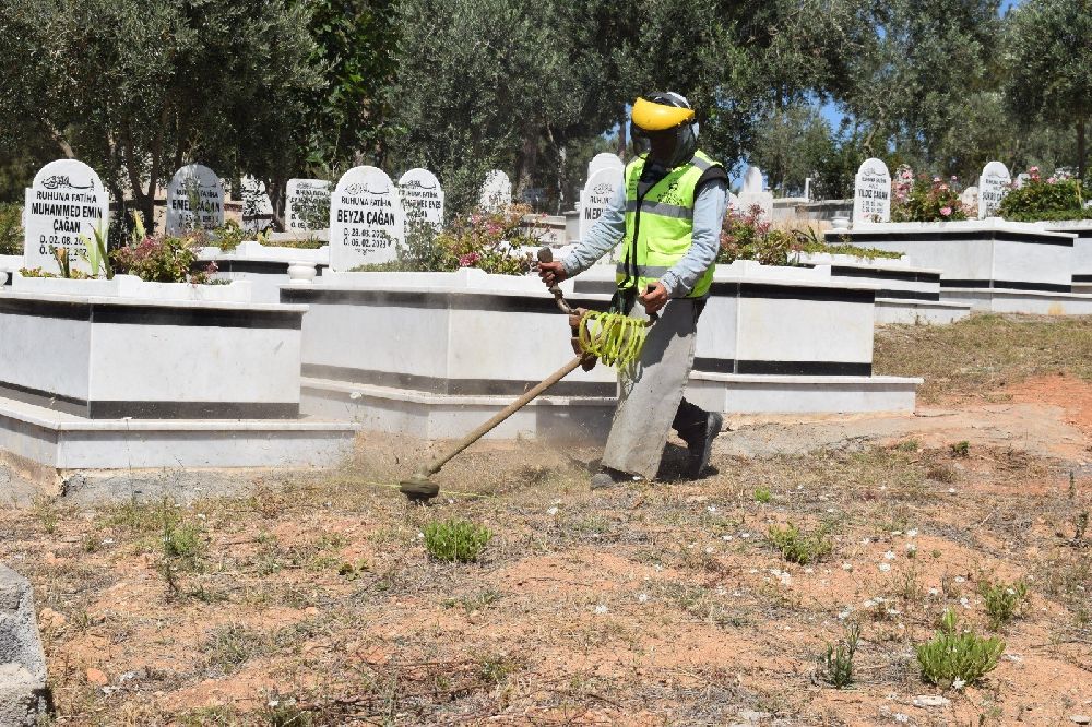 HBB, mezarlıklarda bakım ve onarım çalışmalarını sürdürüyor