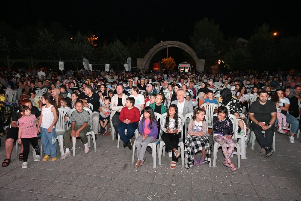 Hızırbey'de yıldızlar altında sinema keyfi