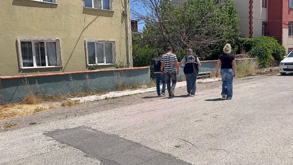 İki çocuk babası yatağında ölü bulundu