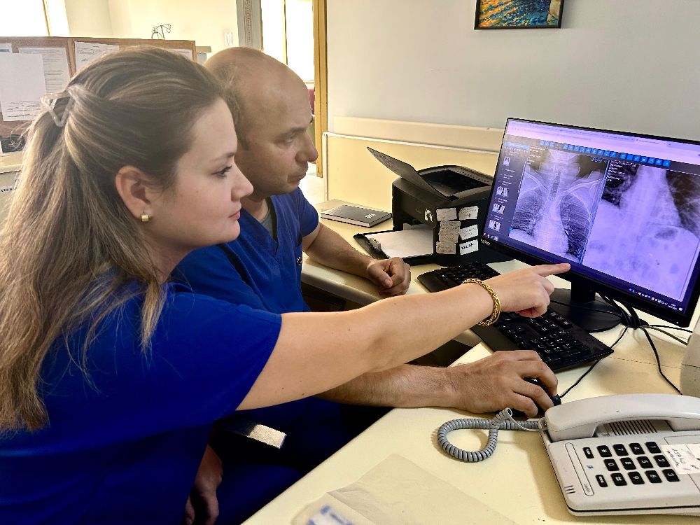 İmplant vidası ciğerine kaçan hasta ölümden döndü