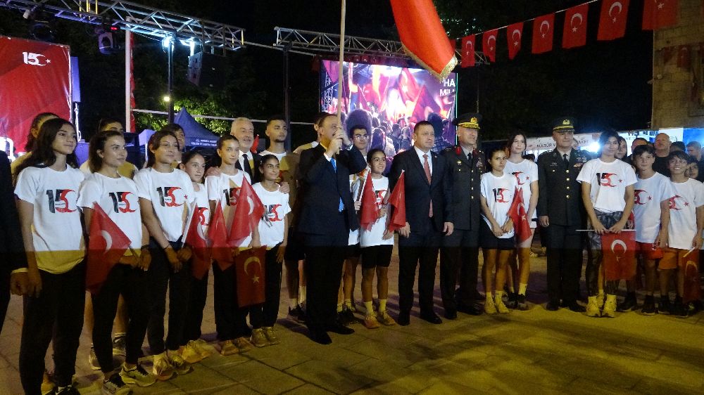Isparta'da 15 Temmuz'un 9. yılında şehitler dualarla anıldı