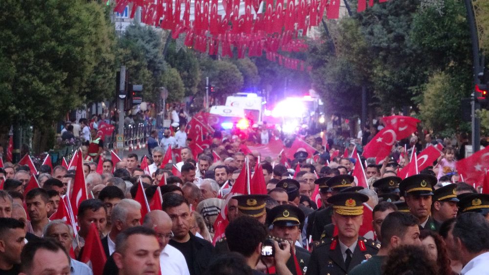 Isparta'da 15 Temmuz'un 9. yılında şehitler dualarla anıldı