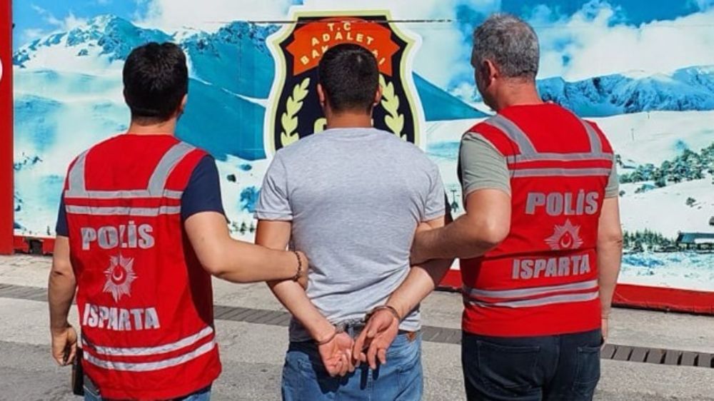 Isparta'da aranan 3 şahıs yakalanarak cezaevine gönderildi