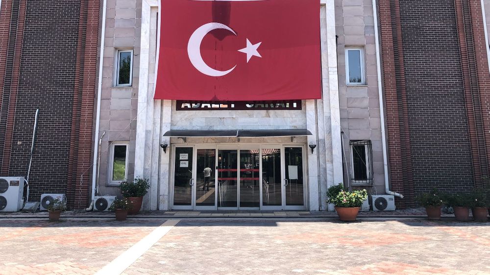  Isparta'da bir kadın kavga ettiği erkek arkadaşını tornavidayla ağır yaraladı