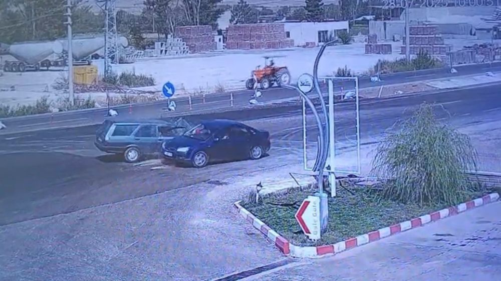  Isparta Şarkikaraağaç'ta otomobiller çarpıştı 1'i ağır 8 yaralı