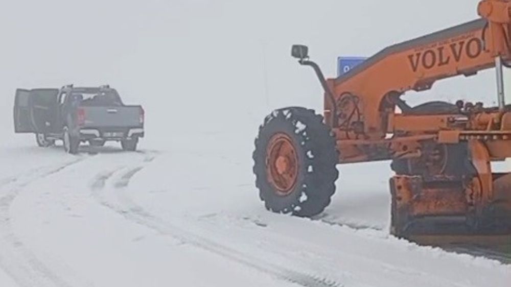  İspir'de temmuz ayında kar sürprizi