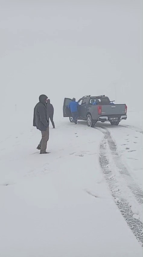 İspir'de temmuz ayında kar sürprizi