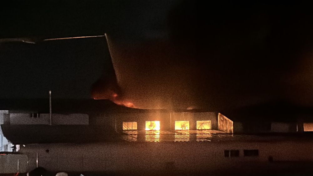 İstanbul Arnavutköy'de alevler geceyi aydınlattı... Sünger ve plastik fabrikasında korkutan yangın