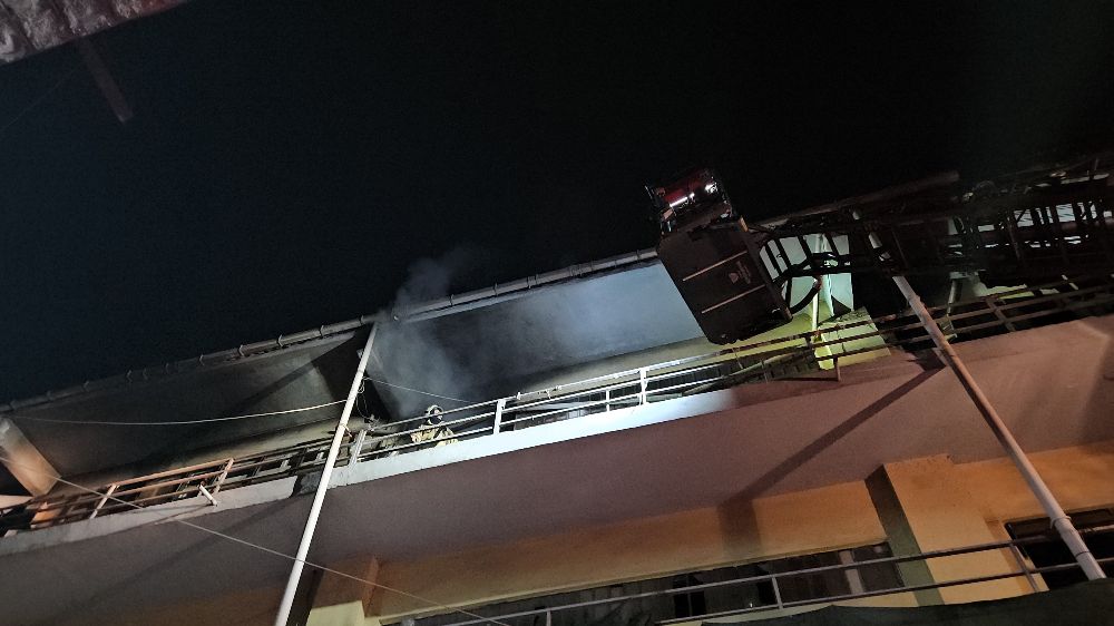  İstanbul Zeytinburnu'nda 3 katlı boya  atölyesi alevlere teslim oldu