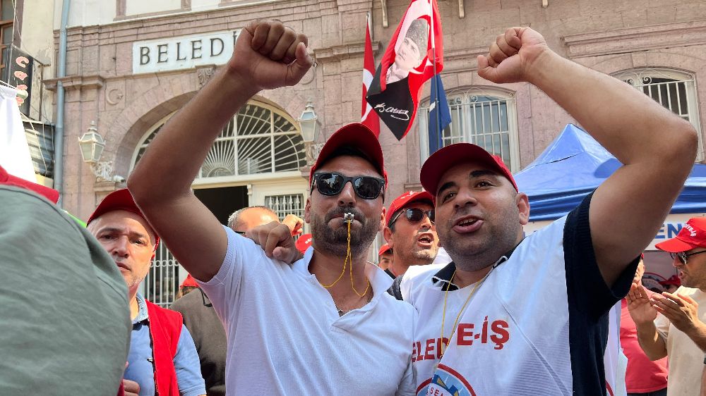  İzmir Büyükşehir Belediyesi'nde işten çıkartılan işçilerin eylemi 9'uncu gününde sürüyor