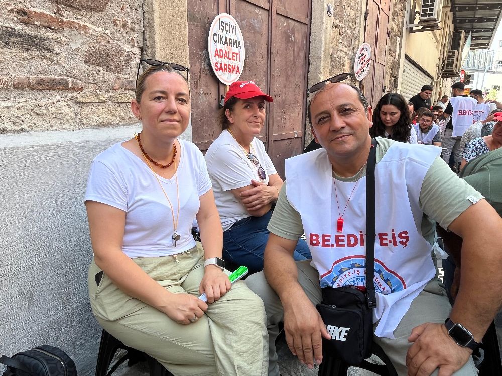 İzmir Büyükşehir Belediyesi'nde işten çıkartılan işçilerin eylemi 9'uncu gününde sürüyor