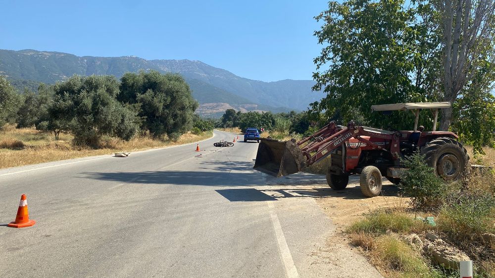  İzmir’de motosiklet ile traktör çarpıştı: 1 ağır yaralı