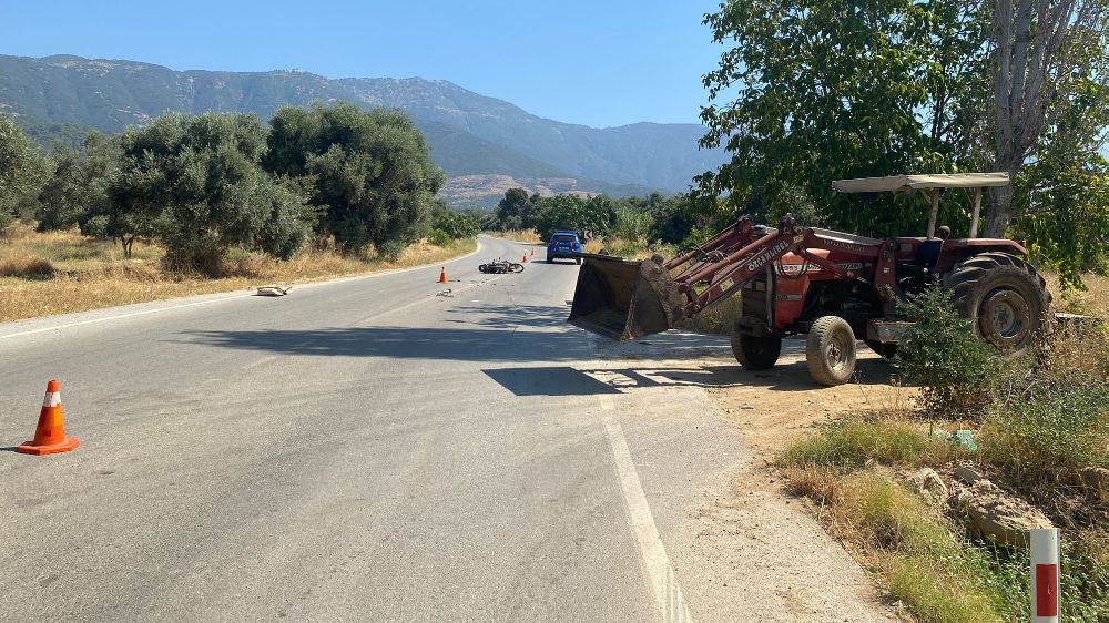 İzmir’de motosiklet ile traktör çarpıştı: 1 ağır yaralı