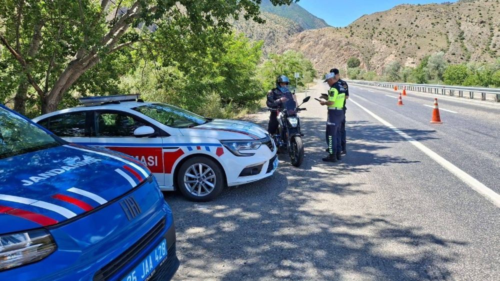 Jandarmadan Erzurum'da bir ayda 18 bin 305 araç kontrolü