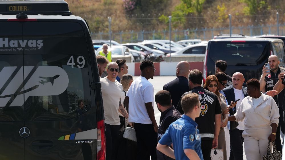 Jhon Duran, İstanbul'a geldi