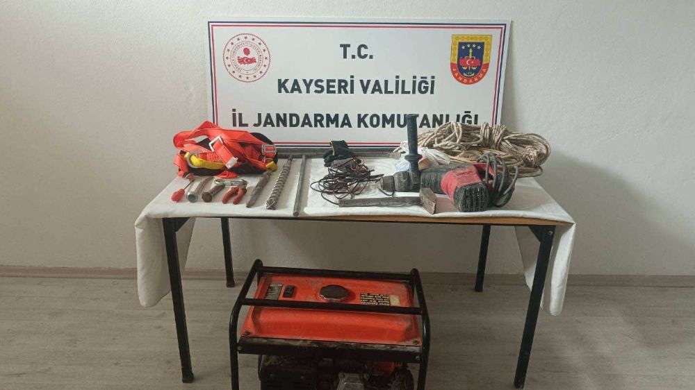 Kaçak kazı yapan 3 kişi yakalandı