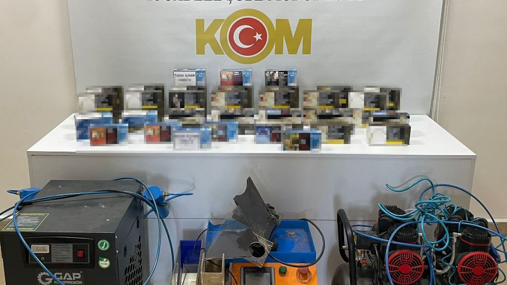 Kaçak makaron ve sigara sarma makinesi ele geçirildi