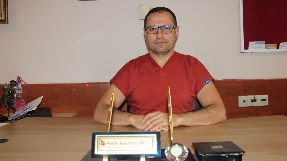 Kadın Hastalıkları Uzmanı Prof. Dr. Atılgan: "Covid-19 aşısı sonrası bazı kadınlarda adet döngüsünde bir günlük uzama gözlemlenmiştir"