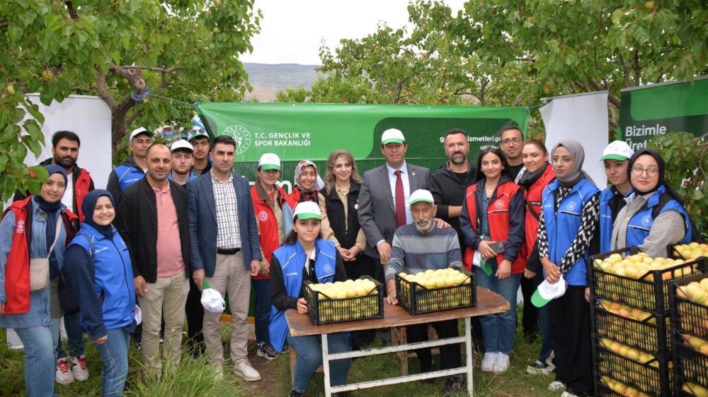 Kağızman’da gençler üretime katılıp geleceğe iz bıraktılar