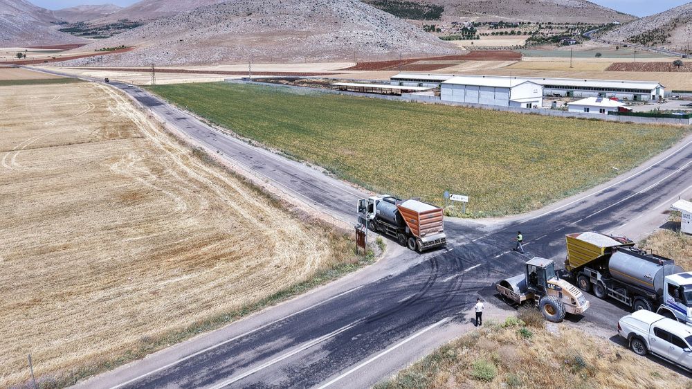Kahramanmaraş'ın Elbistan yolları büyükşehir belediyesince yenileniyor