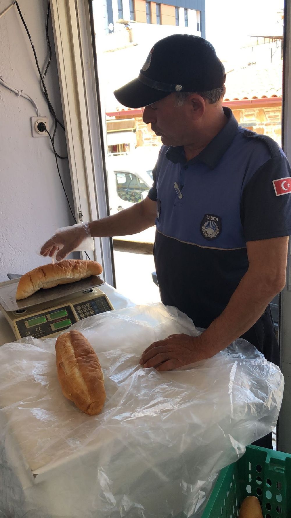 Karacasu'da fırınlara gramaj denetimi yapıldı