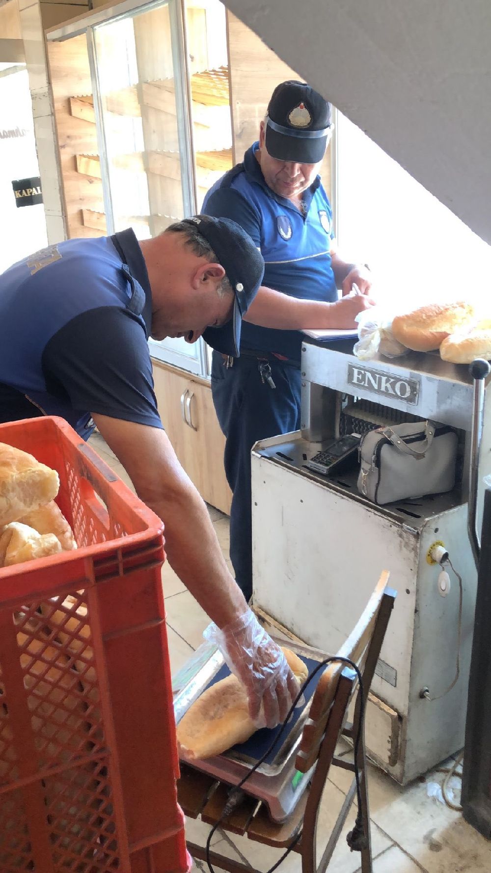 Karacasu'da fırınlara gramaj denetimi yapıldı