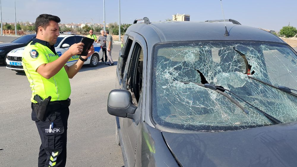 Karaman'da otomobille hafif ticari araç çarpıştı: 1 yaralı