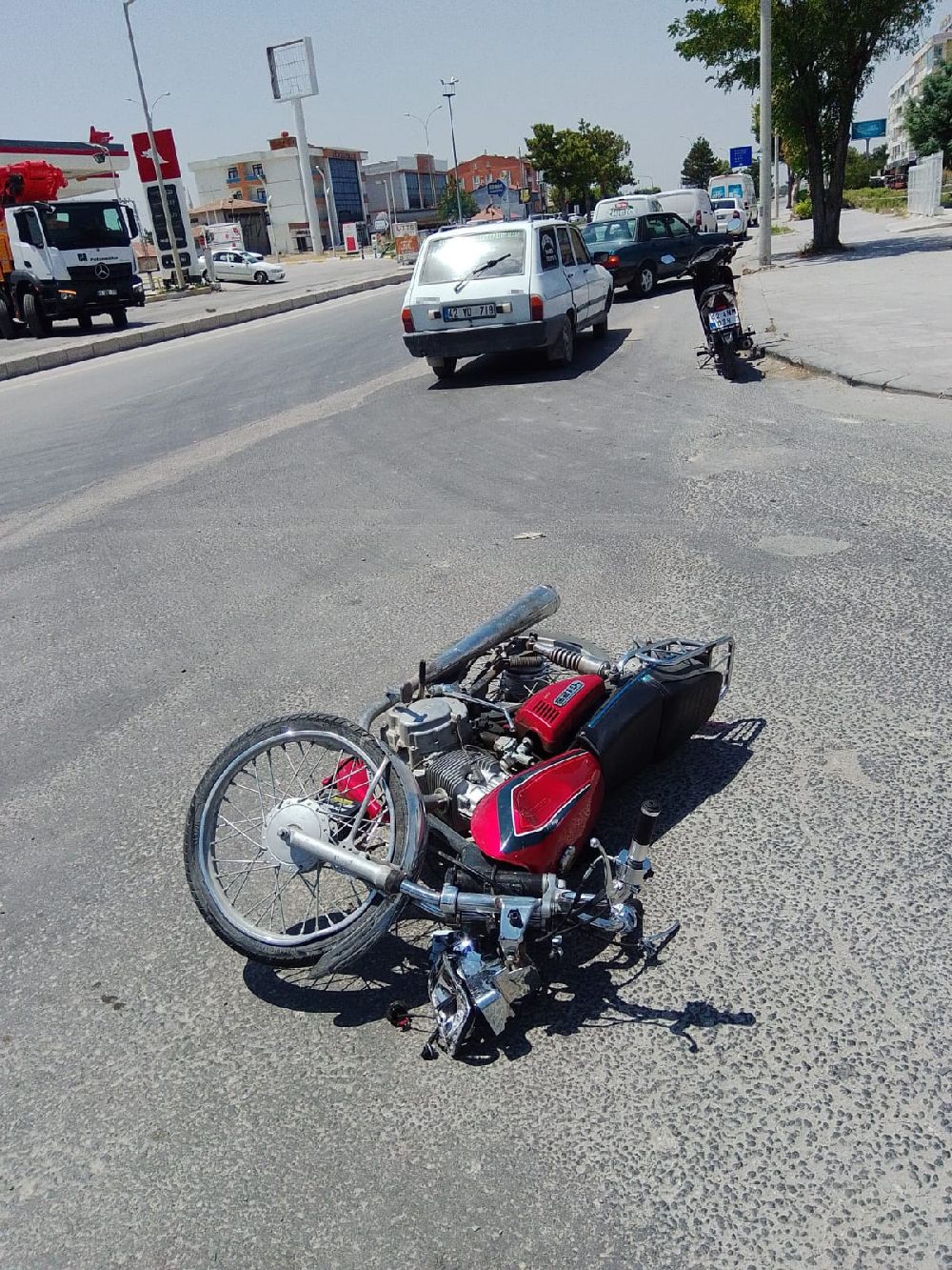 Karapınar'da motosiklet ile kamyonet çarpıştı: 1 yaralı