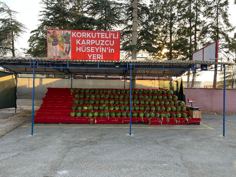 Karpuzcu Hüseyin Bucak’ta tezgah açtı! Uygun fiyatlarla sizi bekliyor