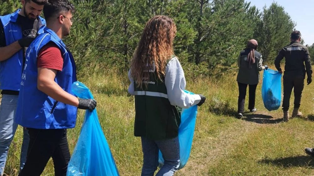 Kars Yeşilay'dan orman yangınlarına dikkat çeken anlamlı etkinlik