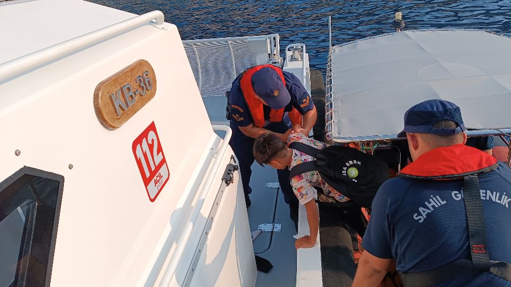 Kaş'ta 21 düzensiz göçmen ve 1 organizatör yakalandı