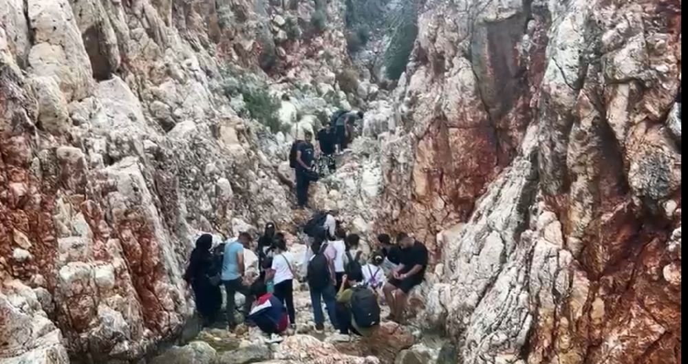 Kaş'ta 21 düzensiz göçmen ve 1 organizatör yakalandı